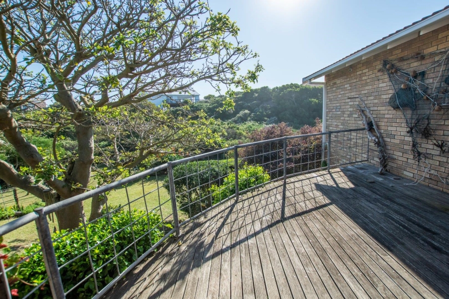 5 Bedroom Property for Sale in Paradise Beach Eastern Cape